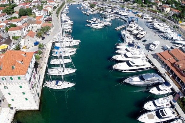 Zadar Airport to Marina Agana Transfer